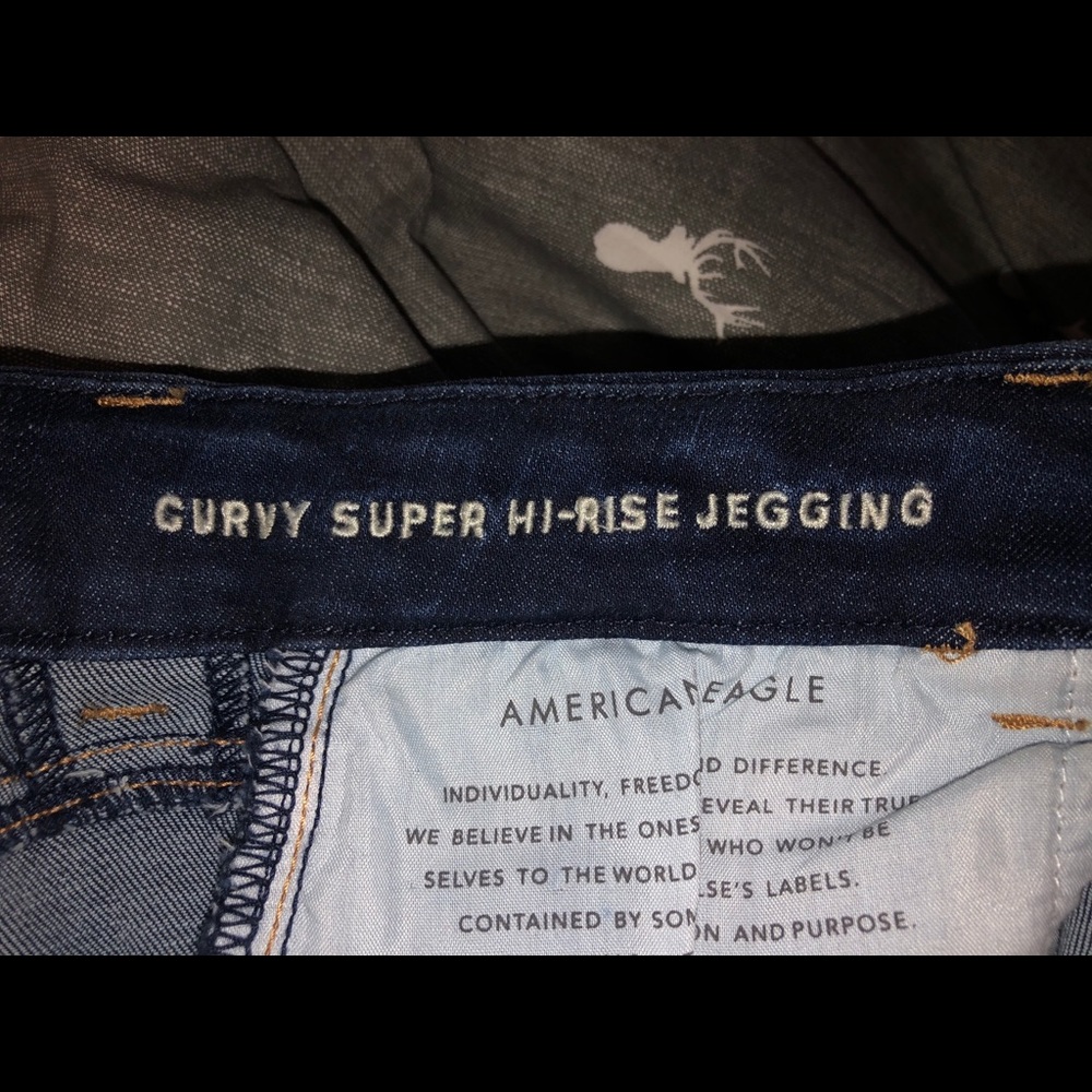 Curvy Super Hi-Rise Jeggings (Dark Wash) - Picture 4 of 5